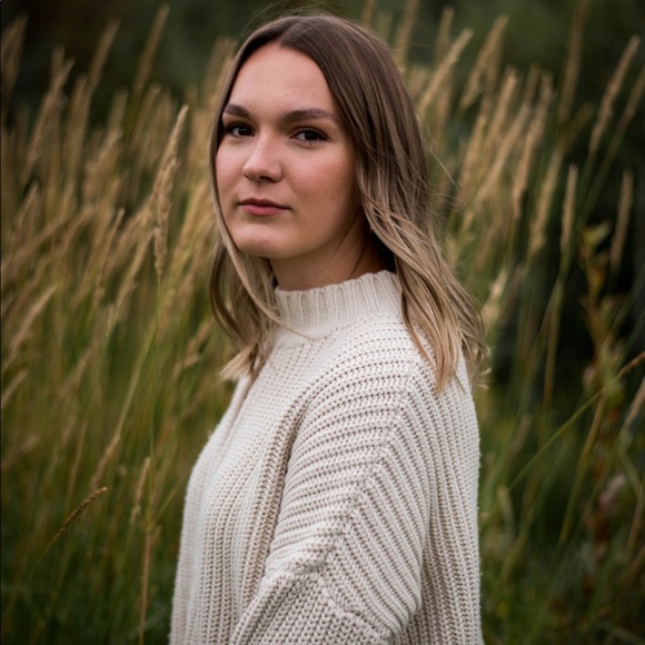 Meet your Posher, Julia - Picture 2 of 2